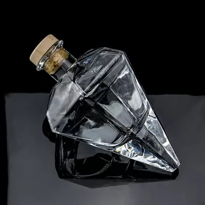 Popular design Super Flint 700ml vodka glass bottle with cork stopper and transparent glass