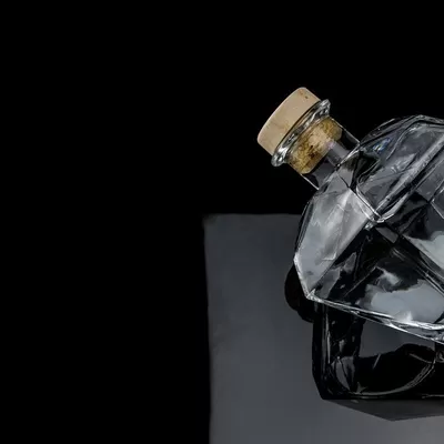 700ml glass whisky bottle, featuring a unique diamond shape and custom logo